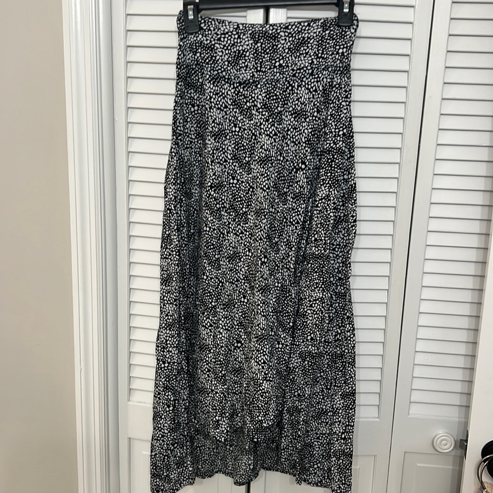 black and white patterned midi skirt